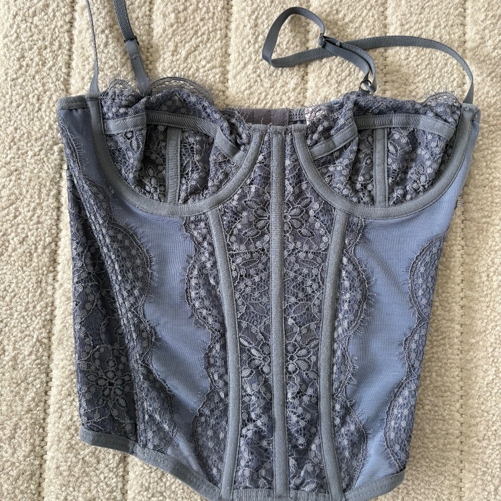 Lace corset tops - Picture 2 of 3
